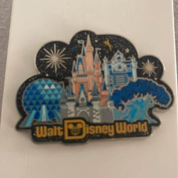 Disney Accessories - Disney World four parks pin new